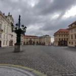 Plac Hradczański przed bramą Zamku Praskiego